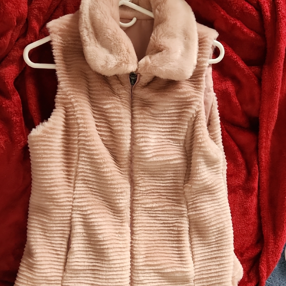Light Beige Fur Collar Vest with Textured Fabric